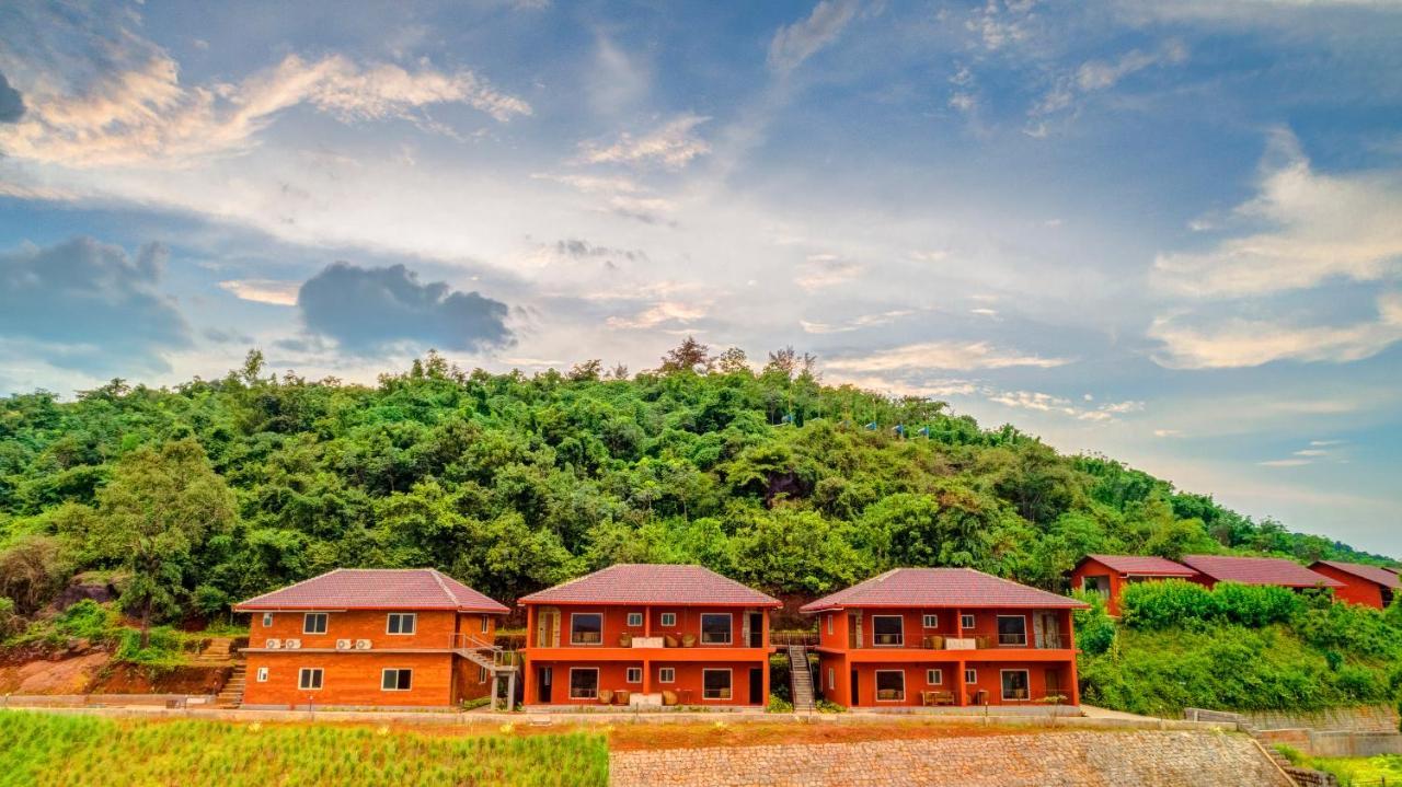 The Estate Resort , Mangalore Mudbidri エクステリア 写真